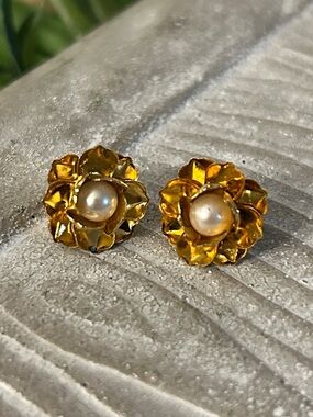 pearl flower post earrings delicate goldtone petals
